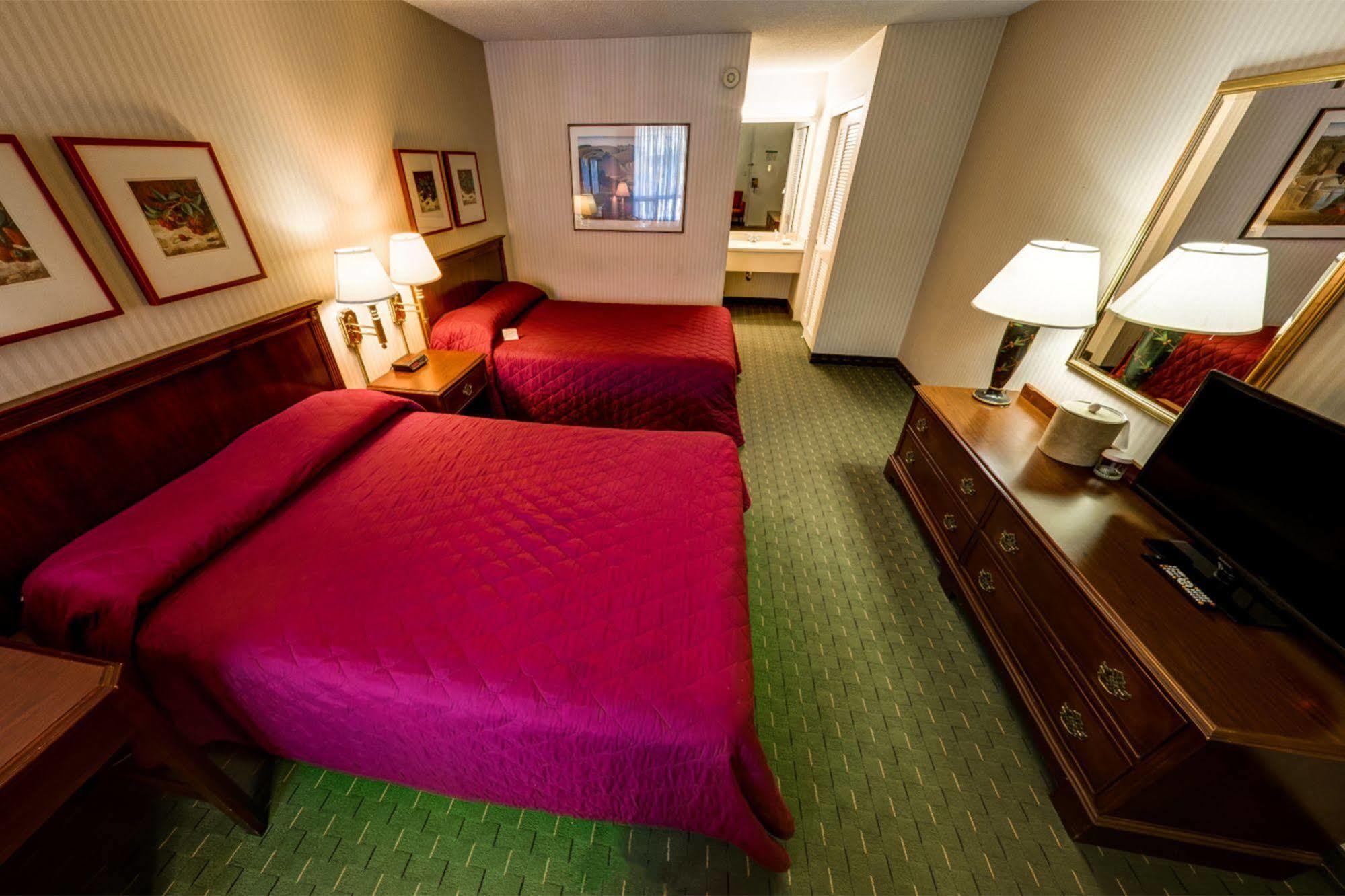 Hotel Place And Conference Center 2*