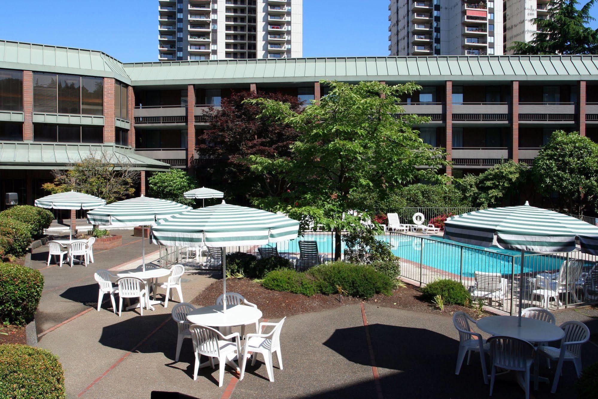 Place And Conference Center Hotel 2*